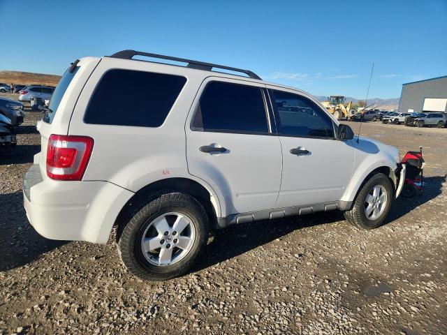 1FMCU03118KA05435 - 2008 FORD ESCAPE XLT WHITE photo 3