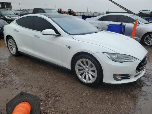 5YJSA1H15EFP56750 - 2014 TESLA MODEL S Biały zdjęcie 4