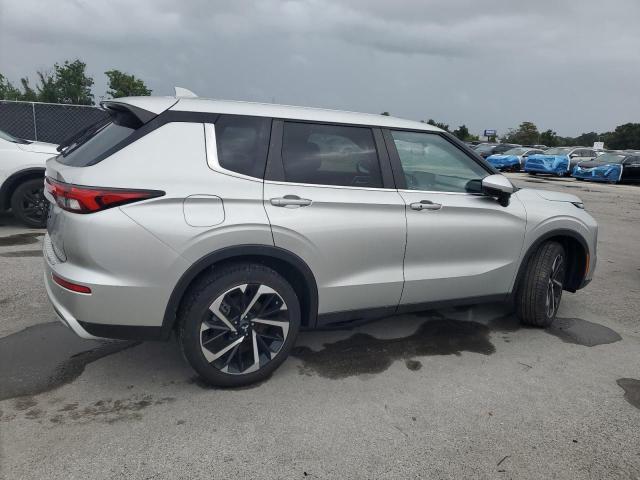JA4J3VA87RZ040754 - 2024 MITSUBISHI OUTLANDER SE SILVER photo 3