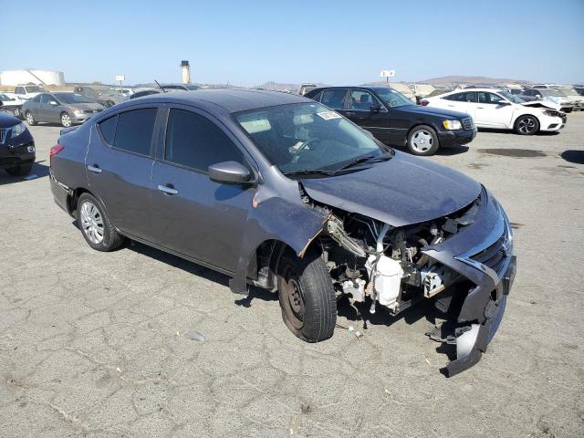 3N1CN7AP1JL845224 - 2018 NISSAN VERSA S Boz foto 4