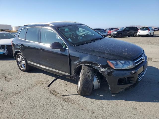 WVGEF9BP3ED007913 - 2014 VOLKSWAGEN TOUAREG V6 BLACK photo 4