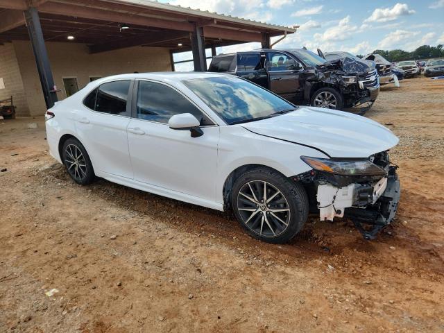 4T1G11AK9MU478154 - 2021 TOYOTA CAMRY SE WHITE photo 4