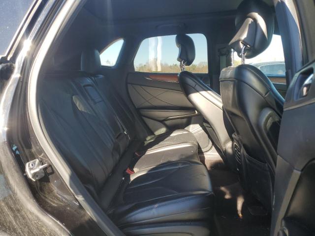 5LMCJ3C90HUL22298 - 2017 LINCOLN MKC RESERVE შავი ფოტო 11