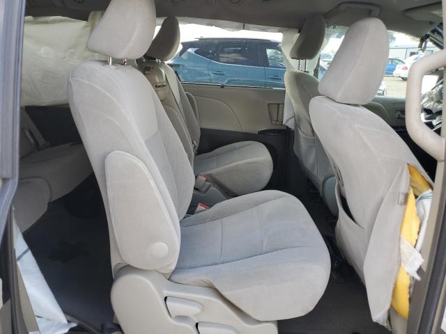 5TDKK3DC1GS730757 - 2016 TOYOTA SIENNA LE SILVER photo 11