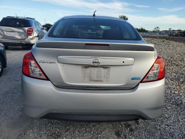 3N1CN7AP3FL851047 - 2015 NISSAN VERSA S ვერცხლისფერი ფოტო 6