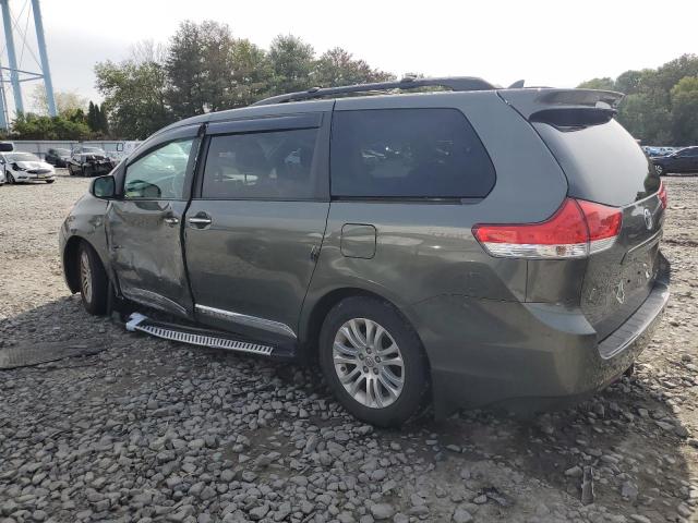 5TDYK3DC8BS106117 - 2011 TOYOTA SIENNA XLE GREEN photo 2