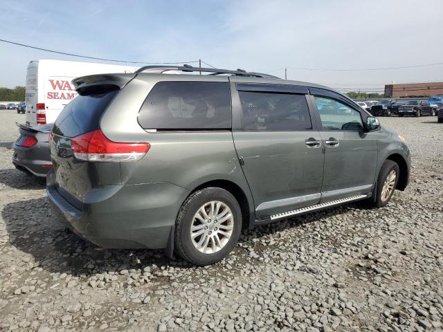 5TDYK3DC8BS106117 - 2011 TOYOTA SIENNA XLE GREEN photo 3