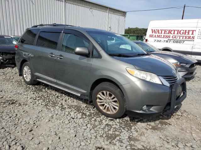 5TDYK3DC8BS106117 - 2011 TOYOTA SIENNA XLE GREEN photo 4