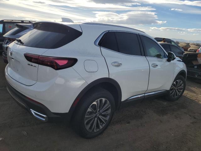 LRBFZME41RD055158 - 2024 BUICK ENVISION PREFERRED თეთრი ფოტო 3