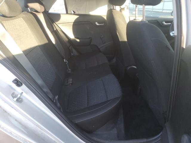 3KPA25AB0JE119316 - 2018 KIA RIO LX SILVER photo 10