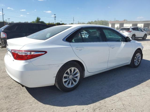 4T1BF1FK6HU617408 - 2017 TOYOTA CAMRY LE 白色 照片 3