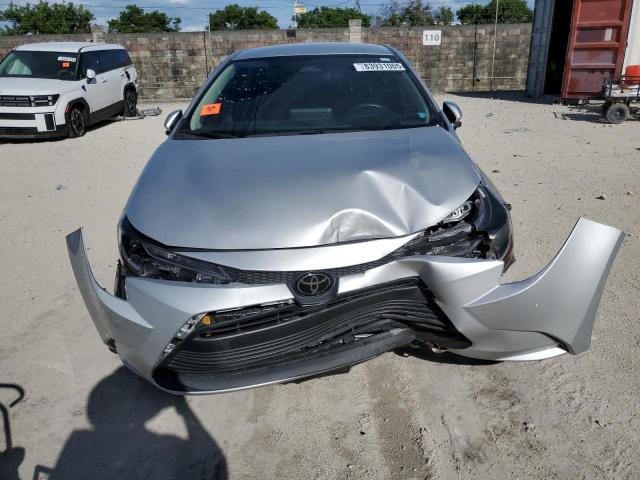 5YFB4MDE8RP136762 - 2024 TOYOTA COROLLA LE Gümüş fotoğraf 5
