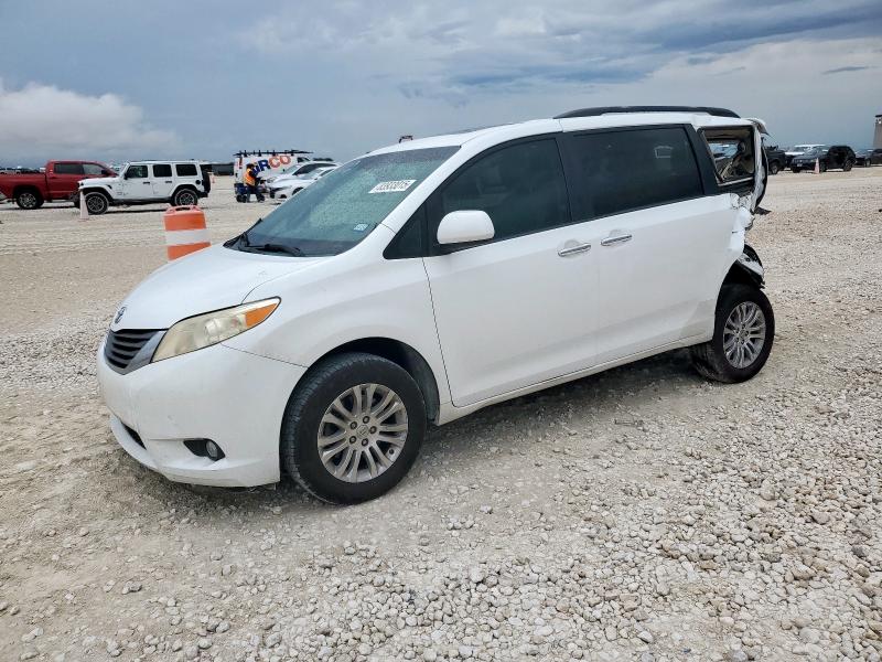 2014 TOYOTA SIENNA XLE, 