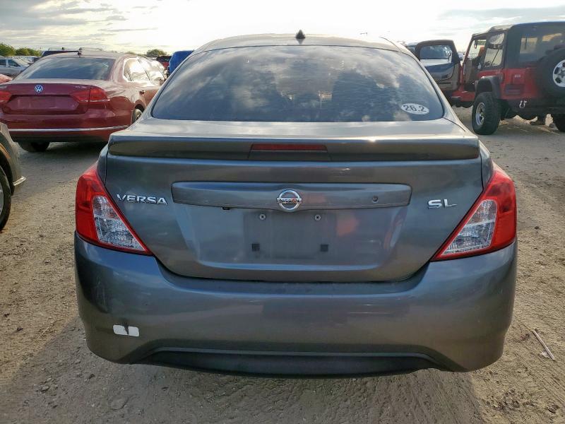 3N1CN7AP1HL811326 - 2017 NISSAN VERSA S 灰色 照片 6