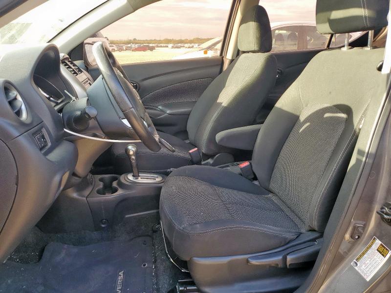 3N1CN7AP1HL811326 - 2017 NISSAN VERSA S 灰色 照片 7