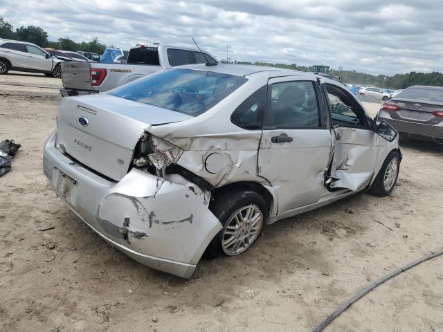 1FAHP3FN1AW221713 - 2010 FORD FOCUS SE SILVER photo 3