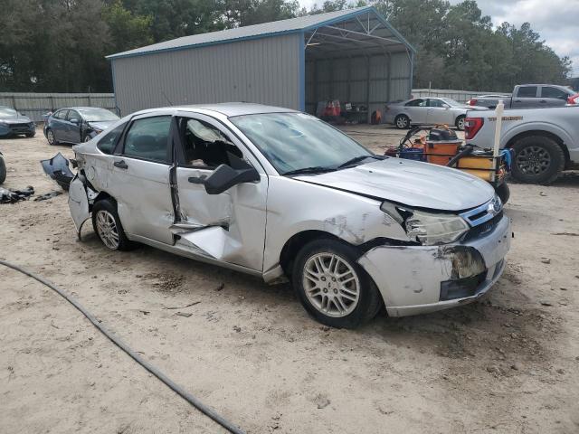 1FAHP3FN1AW221713 - 2010 FORD FOCUS SE SILVER photo 4