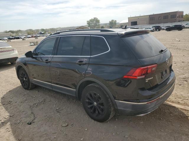 3VV2B7AX9JM178870 - 2018 VOLKSWAGEN TIGUAN SE Noir photo 2