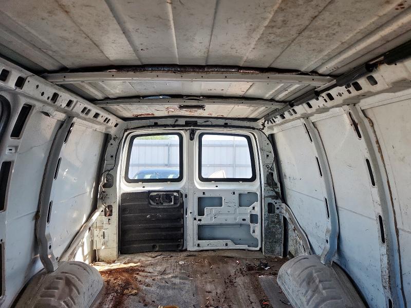 1GCFG15X751242481 - 2005 CHEVROLET EXPRESS G1500 WHITE photo 10