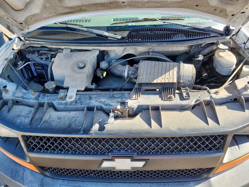 1GCFG15X751242481 - 2005 CHEVROLET EXPRESS G1500 WHITE photo 12