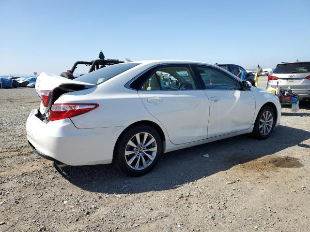 4T1BF1FK0HU709968 - 2017 TOYOTA CAMRY LE WHITE photo 3