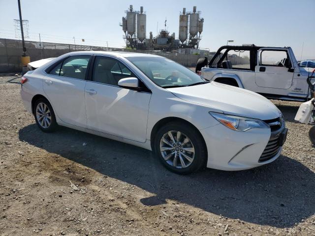 4T1BF1FK0HU709968 - 2017 TOYOTA CAMRY LE WHITE photo 4