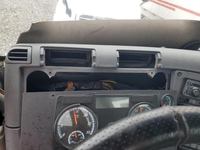 3AKBGADV2GSHB2532 - 2016 FREIGHTLINER CASCADIA 1 თეთრი ფოტო 9