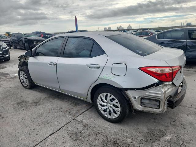 5YFBURHE3HP733114 - 2017 TOYOTA COROLLA L SILVER photo 2