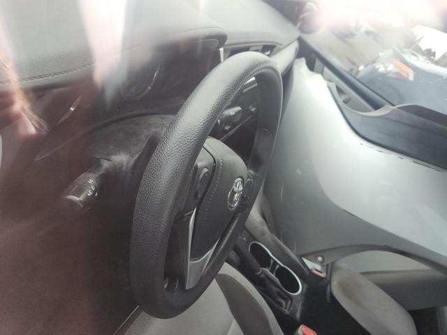 5YFBURHE3HP733114 - 2017 TOYOTA COROLLA L SILVER photo 9