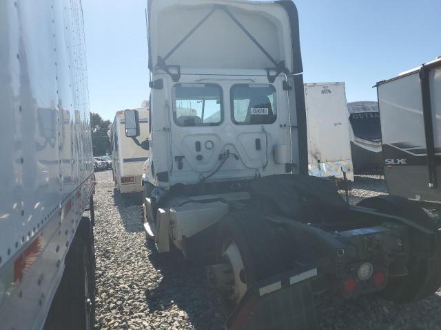 3AKBGADV7JSJN2869 - 2018 FREIGHTLINER CASCADIA 1 WHITE photo 3