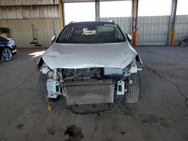 5XYPH4A54HG306410 - 2017 KIA SORENTO EX WHITE photo 5