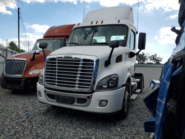 3AKBGADV0GDHA6135 - 2016 FREIGHTLINER CASCADIA 1 WHITE photo 2