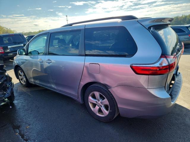 5TDKK3DC8FS638172 - 2015 TOYOTA SIENNA LE 银色 照片 2