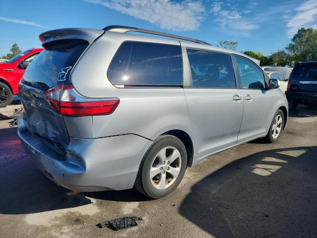 5TDKK3DC8FS638172 - 2015 TOYOTA SIENNA LE 银色 照片 3