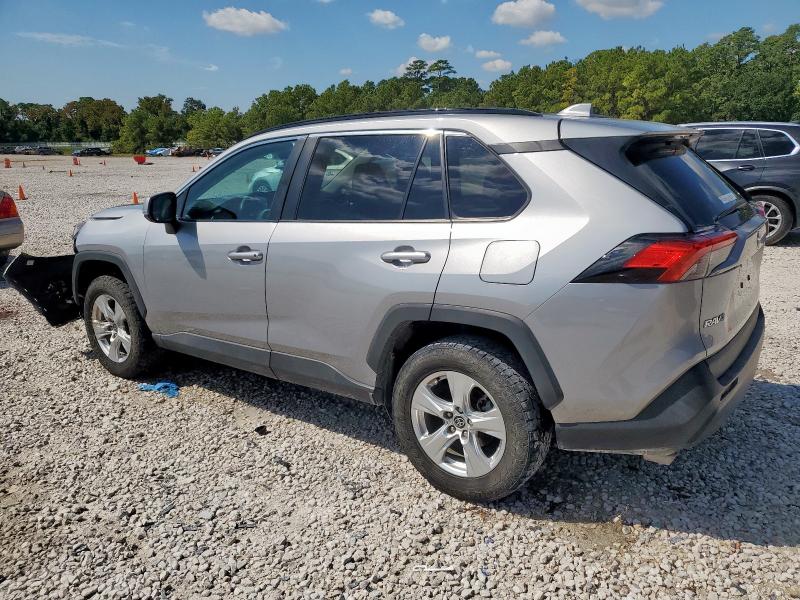 2T3W1RFV1MW135522 - 2021 TOYOTA RAV4 XLE SILVER photo 2