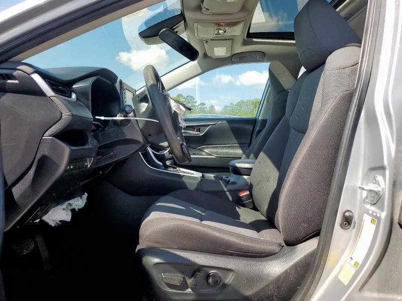 2T3W1RFV1MW135522 - 2021 TOYOTA RAV4 XLE SILVER photo 7