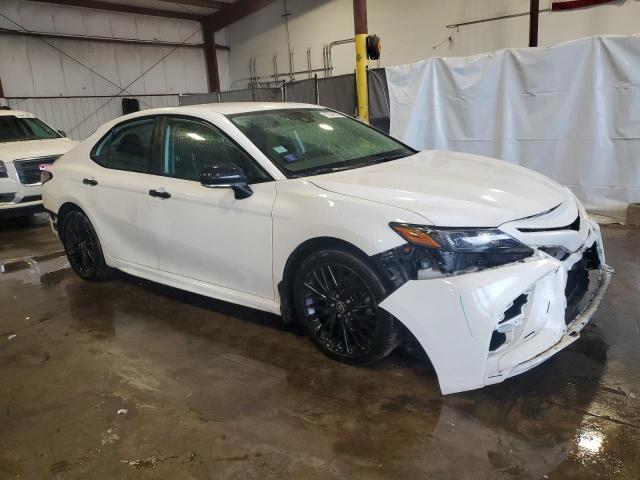 4T1T11AKXNU004925 - 2022 TOYOTA CAMRY SE WHITE photo 4
