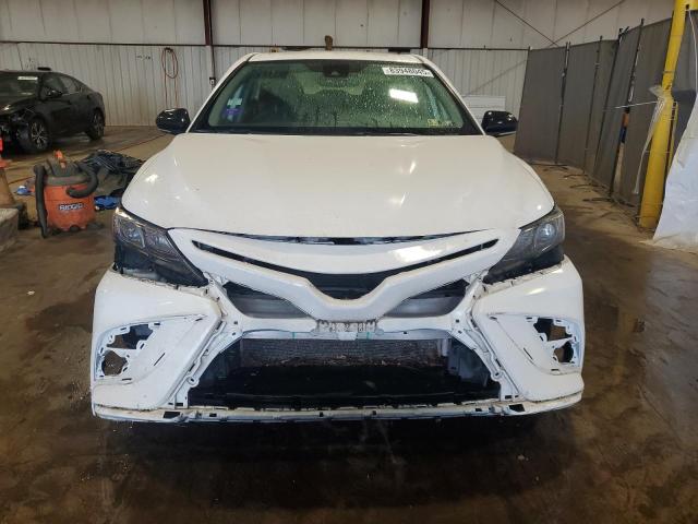4T1T11AKXNU004925 - 2022 TOYOTA CAMRY SE WHITE photo 5
