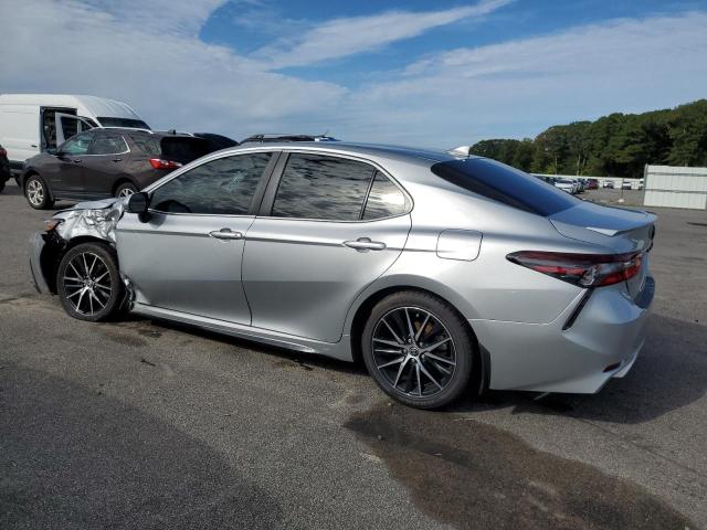 4T1G11AK1RU200355 - 2024 TOYOTA CAMRY SE NIGHT SHADE SILVER photo 2