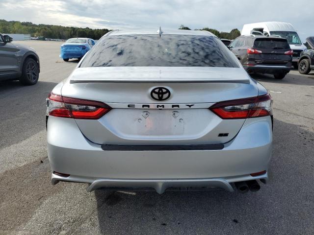 4T1G11AK1RU200355 - 2024 TOYOTA CAMRY SE NIGHT SHADE SILVER photo 6