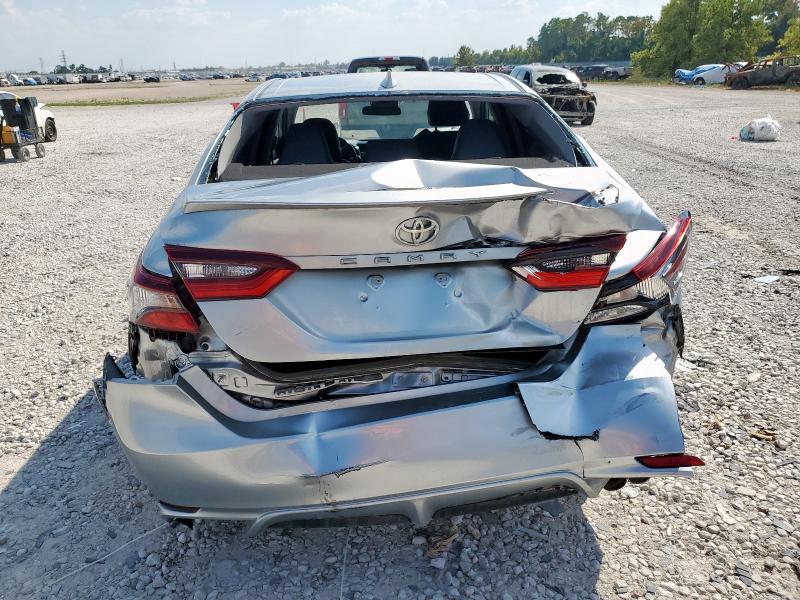 4T1G11AK2NU621639 - 2022 TOYOTA CAMRY SE Արծաթագույն լուսանկար 6