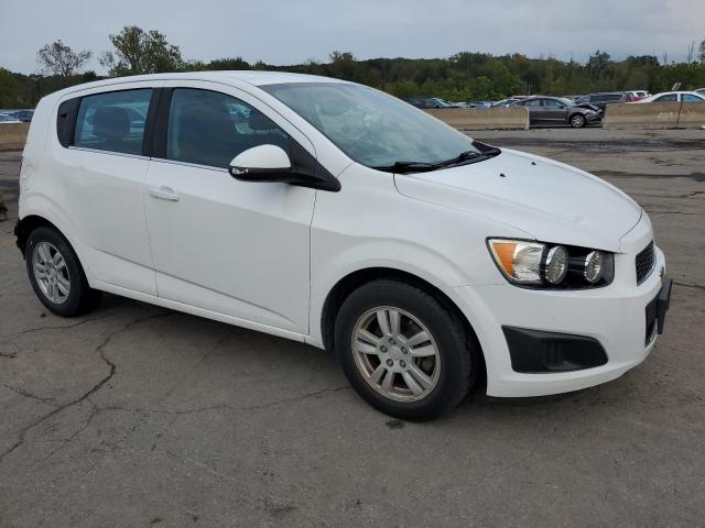 1G1JC6SH7F4154586 - 2015 CHEVROLET SONIC LT თეთრი ფოტო 4