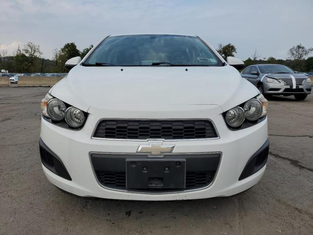 1G1JC6SH7F4154586 - 2015 CHEVROLET SONIC LT თეთრი ფოტო 5