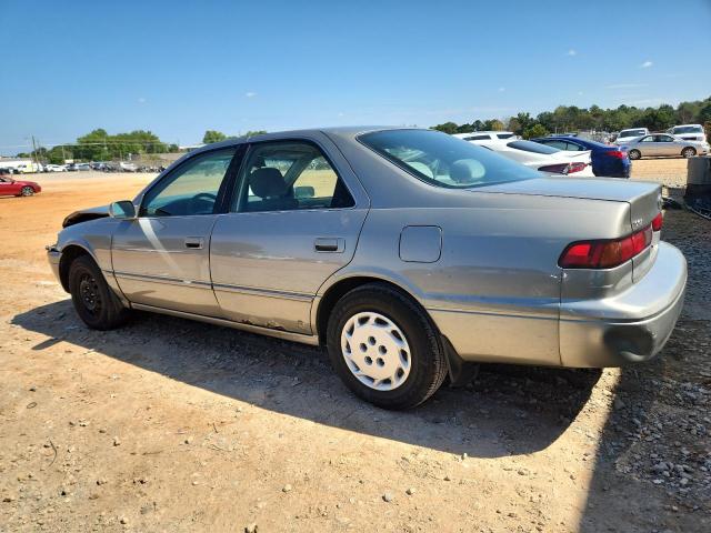 JT2BG22K4X0372975 - 1999 TOYOTA CAMRY LE GRAY photo 2
