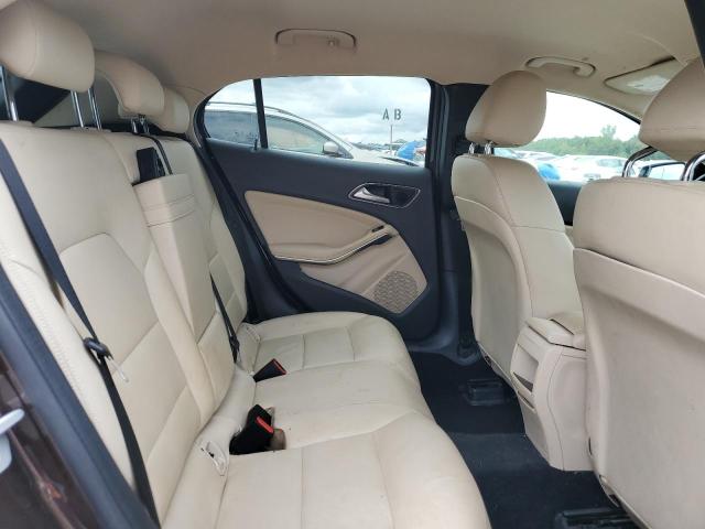 WDCTG4EB1FJ181357 - 2015 MERCEDES-BENZ GLA 250 棕色 照片 11