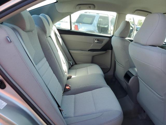 4T1BF1FK7HU672515 - 2017 TOYOTA CAMRY LE ვერცხლისფერი ფოტო 10