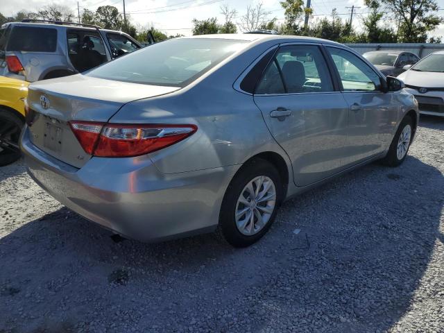 4T1BF1FK7HU672515 - 2017 TOYOTA CAMRY LE ვერცხლისფერი ფოტო 3
