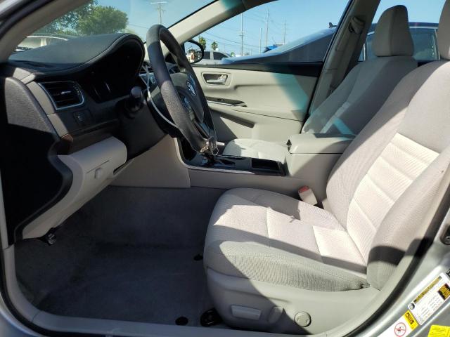 4T1BF1FK7HU672515 - 2017 TOYOTA CAMRY LE ვერცხლისფერი ფოტო 7