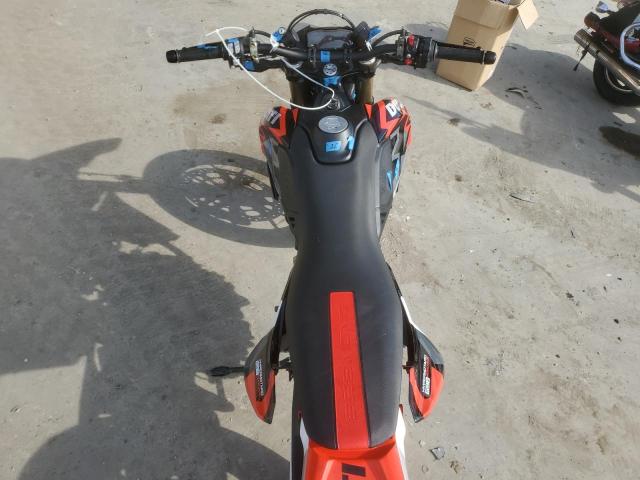 ZDMBAS2N7RB001565 - 2024 DUCATI HYPERMOTAR Rot Foto 6