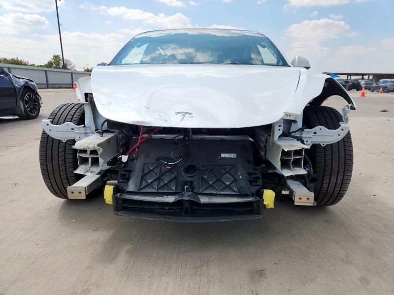 5YJ3E1EA5PF517585 - 2023 TESLA MODEL 3 Weiß Foto 5